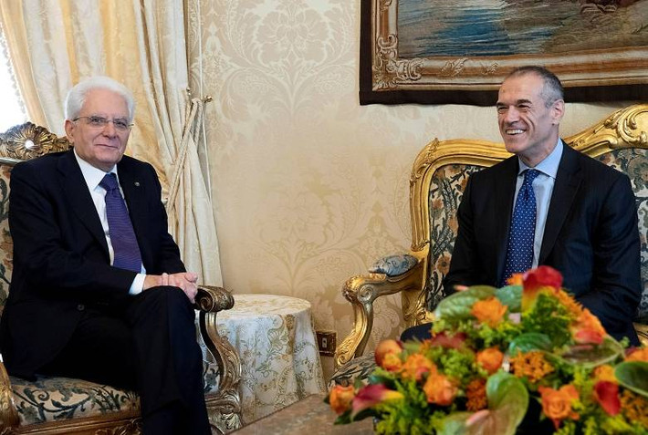 Được biết, Thủ tướng Carlo Cottarelli sinh năm 1954 tại Cremona, Italy. Ảnh: Reuters.