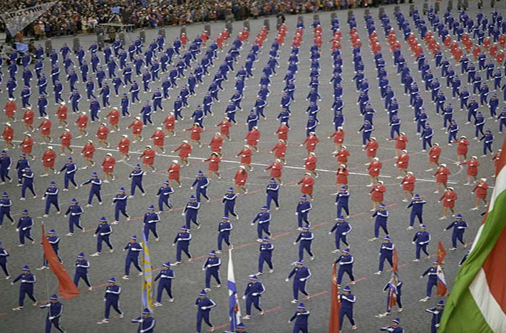 Màn diễu hành hoành tráng trên Quảng trường Đỏ ngày 1/5/1976.