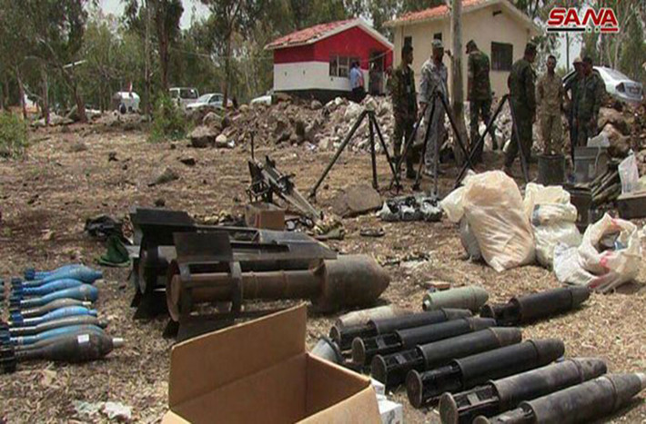 Theo hãng thông tấn nhà nước Syria SANA (Syria) ngày 23/5, Quân đội Syria đã tịch thu số lượng lớn vũ khí, đạn dược,... hầu hết là tự chế của các nhóm phiến quân trong quá trình tuần tra tại khu vực phía bắc tỉnh Homs. Ảnh: SANA.