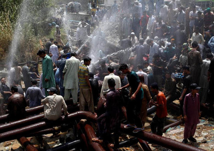 Đợt nắng nóng ở Pakistan diễn ra đúng vào thời điểm tháng ăn chay Ramadan bắt đầu.