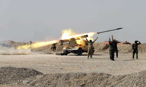 Các chiến binh theo dòng Shiite nã rocket về phía tổ chức khủng bố IS ở Baiji, Iraq hôm 16/10.