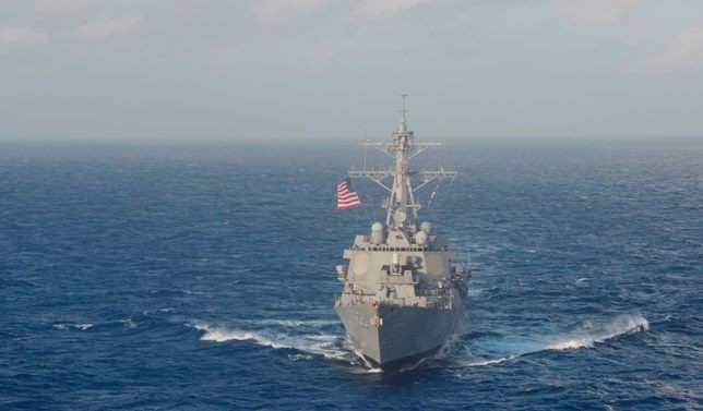 Ngày 27/10, tàu khu trục USS Lassen bắt đầu tiến vào vùng 12 hải lý quanh đảo nhân tạo mà Trung Quốc bồi lấp trái phép trên Biển Đông.