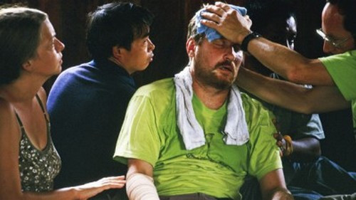 Joseph Slowinski là một chuyên gia về rắn người Mỹ. Năm 2001, Joseph bị một con rắn cạp nia cắn và qua đời khi đang nghiên cứu trong một khu vực hoang vắng ở Myanmar.