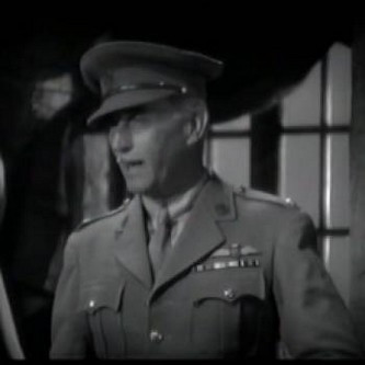 Sir Guy Standing là một diễn viên người Anh. Năm 1937, ông đã bị một con rắn đuôi chuông cắn chết.