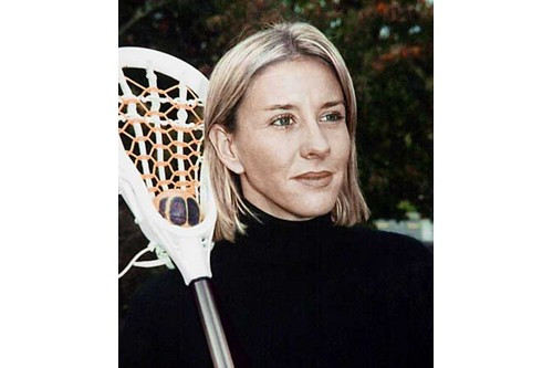 Diane Whipple là cầu thủ Mỹ nổi tiếng và từng tham dự hai kỳ World Cup. Ngày 26/1/2001, Diane bị hai con chó dữ của nhà hàng xóm ở San Francisco tấn công. Cô qua đời tại bệnh viện do mất máu quá nhiều.