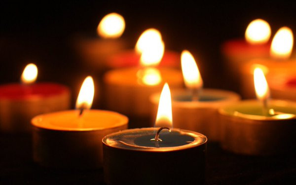 Người dân khắp thế giới gửi lời chia buồn tới gia đình các nạn nhân.