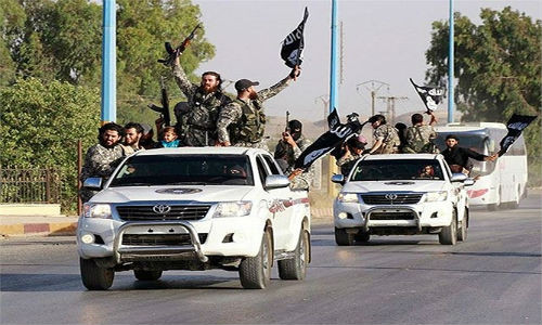 Phiến quân IS gần đây sử dụng nhiều xe do Toyota sản xuất khi quay video tuyên truyền ở Iraq, Syria và Libya, buộc Mỹ phải liên hệ với hãng sản xuất ôtô của Nhật để điều tra.
