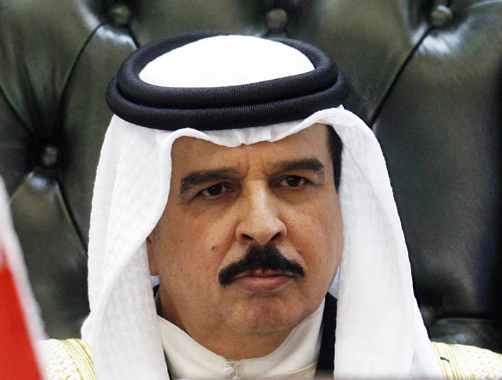 Hamad bin Isa Al Khalifa lên ngôi vào năm 2002 và là Quốc vương đầu tiên của Bahrain.