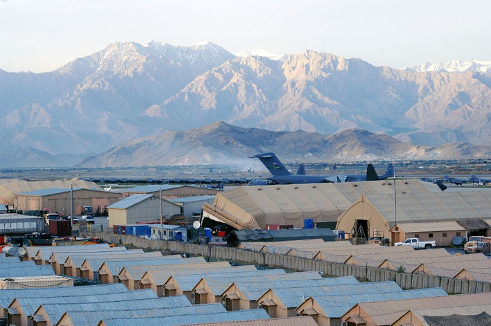 Căn cứ không quân Bagram là một sân bay quân sự và phức hợp nhà ở nằm bên cạnh thành phố cổ Bagram trong tỉnh Parwan của Afghanistan. Mặc dù Washington đã rút quân và giảm quy mô căn cứ quân sự tại Afghanistan nhưng căn cứ Bagram vẫn là căn cứ quân sự Mỹ lớn nhất tại quốc gia này.