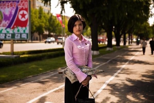 Một cô sinh viên ở Bình Nhưỡng. (ảnh: Mihaela Noroc/Huffington Post).