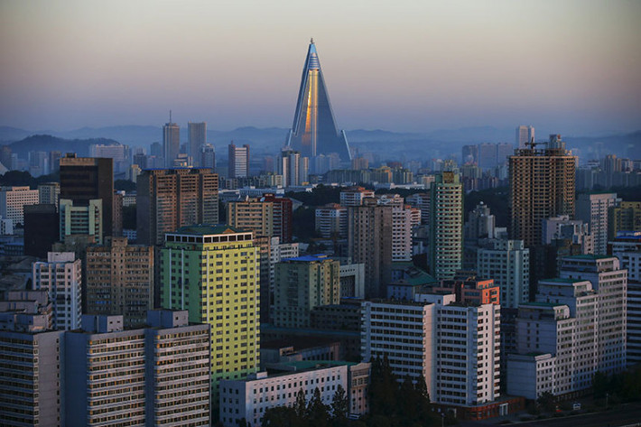 Trong ảnh là khách sạn Ryugyong cao 105 tầng. Đây là công trình cao nhất đang được xây dựng ở Triều Tiên.