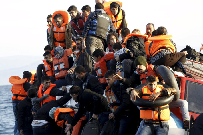 Đảo Lesbos, Hy Lạp, tiếp nhận lượng lớn di dân và người tị nạn do cách bờ biển Thổ Nhĩ Kỳ chỉ khoảng gần 10 km.