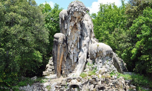 Tác phẩm có tên gọi “Biểu tượng của Appennini” nằm trong Villa Pratolino thuộc vùng Tuscany, tượng trưng cho dãy núi Apennini hiểm trở của Italia.