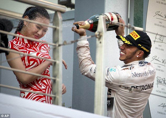 Lewis Hamilton vấp phải nhiều lời chỉ trích cho rằng hành động của tay đua này là bốc đồng, vô ý thức.