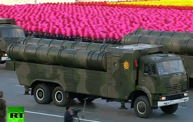 Tên lửa phòng không được cho là phiên bản S-300 do Triều Tiên sản xuất.