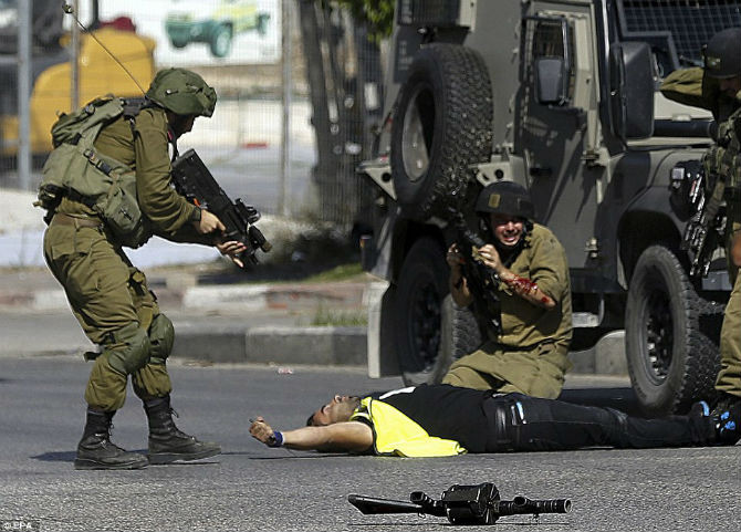 Binh sĩ Israel bắn hạ kẻ tấn công bằng dao người Palestine.