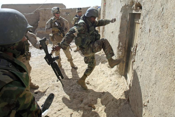 Trong khi đó, 66.000 binh sĩ quân đội và cảnh sát quốc gia Afghanistan thiệt mạng trong các cuộc giao tranh, theo tính toán của "Dự án phí tổn chiến tranh" của Đại học Brown từ tháng 4/2021.