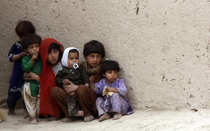 Theo Quỹ Nhi đồng Liên Hợp Quốc (UNICEF), 3.700.000 trẻ em ở Afghanistan không được đến trường, 60% trong số đó là trẻ em gái.