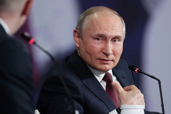 Ngày 14/9 vừa qua, Tổng thống Nga Putin quyết định tự cách ly sau khi tiếp xúc với những người mắc COVID-19. Người phát ngôn Điện Kremlin Dmitry Peskov khẳng định Tổng thống Putin "hoàn toàn khỏe mạnh". Ảnh: Reuters.