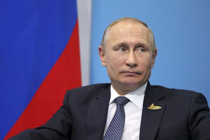 "Tổng thống Putin chưa bao giờ tán thành chuyện hút thuốc vì ông ủng hộ lối sống lành mạnh. Trong số các nhân viên làm việc với tổng thống, có rất ít người hút thuốc", TASS dẫn lời người phát ngôn Điện Kremlin Dmitry Peskov hồi năm 2019. Ảnh: Reuters.