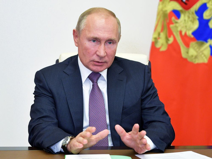 Trong cuộc họp báo thường niên hồi 12/2018, một phóng viên đã hỏi Tổng thống Putin khi nào kết hôn và phu nhân của ông là ai. Ông Putin hài hước đáp: "Anh đã lấy vợ chưa, anh cũng muốn tôi thế à? Là một người khuôn phép, đến một ngày, tôi cũng sẽ phải làm điều đó". Ảnh: Getty.