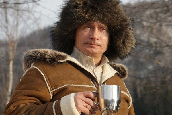 Tuy nhiên, ông Putin không sử dụng điện thoại thông minh, bởi thiết bị này có thể khiến nhà lãnh đạo Nga bị lộ thông tin cá nhân cũng như các thông tin quan trọng khác có thể đe dọa tới an ninh quốc gia. Ảnh: Reuters.