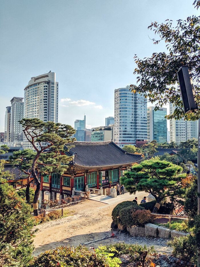 Khi lịch sử và hiện đại gặp nhau, cùng tồn tại một cách hòa bình.