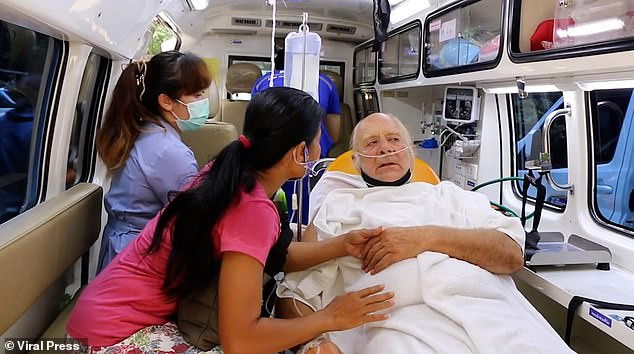 Ông Leonard sau đó được đưa đến bệnh viện để kiểm tra, song không có vấn đề gì nghiêm trọng về sức khỏe.