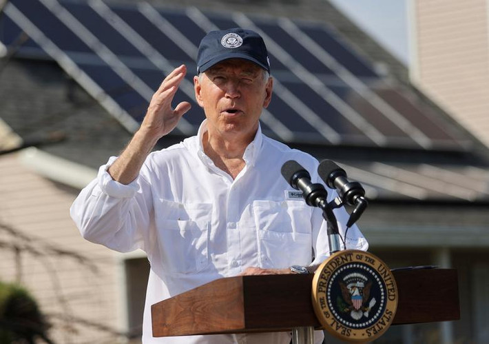 Tổng thống Biden phát biểu trong chuyến thăm một khu dân cư bị bão Ida tàn phá ở LaPlace, bang Louisiana, ngày 3/9.
