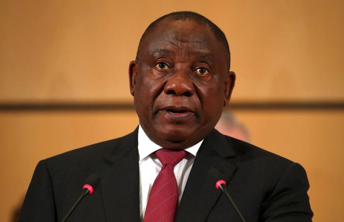 Hôm 1/9, Tổng thống Nam Phi Cyril Ramaphosa thông báo, nước này sẽ áp dụng thẻ xanh vắc xin và nới lỏng các hạn chế đi lại do COVID-19 từ tuần này. Ông Ramaphosa cho rằng, tiêm chủng là yếu tố quan trọng để giúp Nam Phi mở cửa hoàn toàn kinh tế cũng như tránh làn sóng lây nhiễm COVID-19 tiếp theo. Ảnh: Reuters.