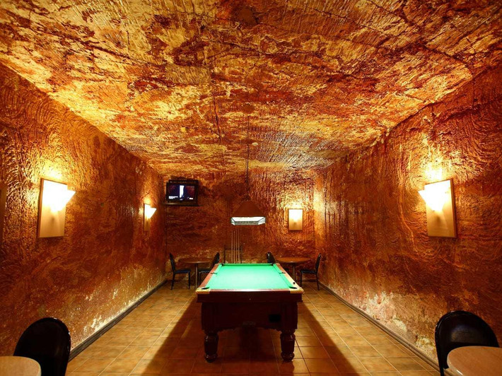 Phòng trò chơi của khách sạn Desert Cave.