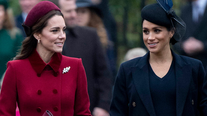 Trong khi đó, mối quan hệ giữa Meghan và chị dâu, Công nương Kate Middleton, từ lâu được cho là "bằng mặt nhưng không bằng lòng". Có tin đồn cho rằng, lý do khiến nữ Công tước xứ Sussex Meghan Markle không muốn ở lại cung điện và dọn ra ngoài là do mâu thuẫn với chị dâu Kate Middleton. Ảnh: SC.