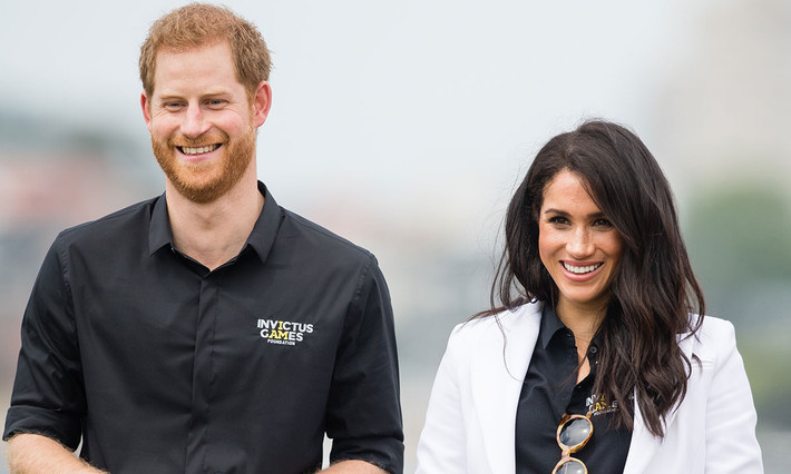 Đầu năm 2020, Hoàng tử Harry và vợ, Meghan Markle, từng gây chấn động khi tuyên bố sẽ rời Hoàng gia Anh và không tham gia các hoạt động của hoàng tộc với tư cách thành viên hoàng gia. Vợ chồng Hoàng tử Harry chính thức rời khỏi Hoàng gia Anh và từ bỏ các nhiệm vụ hoàng gia từ tháng 4/2020. Ảnh: HM.