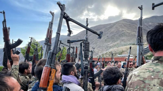 Giao tranh giữa Taliban và phe kháng chiến vẫn tiếp diễn tại Panjshir. Tướng Mỹ Mark Milley cảnh báo, rất có khả năng xảy ra một cuộc nội chiến rộng lớn hơn tại Afghanistan. Ảnh: Sky News.