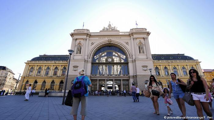 Ga đường sắt Budapest Keleti (phía đông) là ga đường sắt quốc tế và liên thành phố chính ở Budapest, Hungary. Được mở cửa vào năm 1884, Keleti từng được coi là nhà ga xe lửa hiện đại nhất Châu Âu.