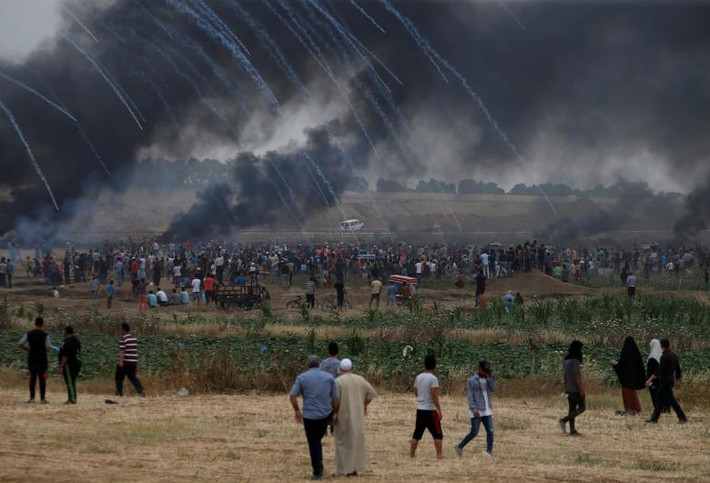 Làn khói hơi cay mù mịt tại khu vực biên giới Dải Gaza, phía đông Thành phố Gaza, ngày 4/5/2018.