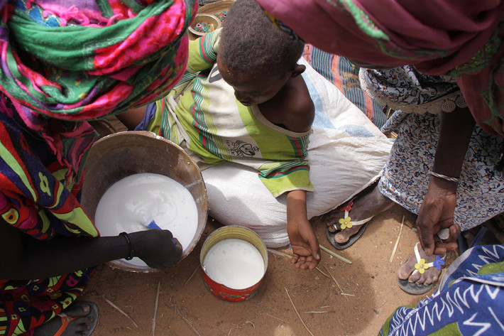 Mọi người tập trung tại khu chợ Gorom-Gorom ở vùng Sahel, Burkina Faso, vào buổi sáng năm 2009.