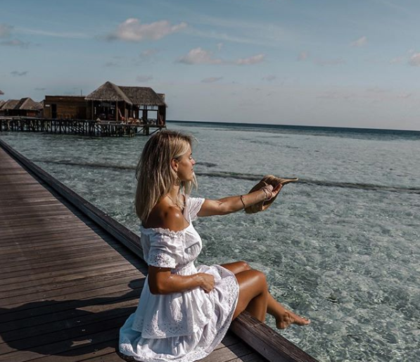 "Tôi vẫn xuất hiện trên Instagram, dĩ nhiên sẽ không nhiều như 6 tháng qua. Nhưng tôi vẫn chính là tôi như trước ngày 1/7 năm ngoái", Adrienne chia sẻ. Ảnh: Instagram.