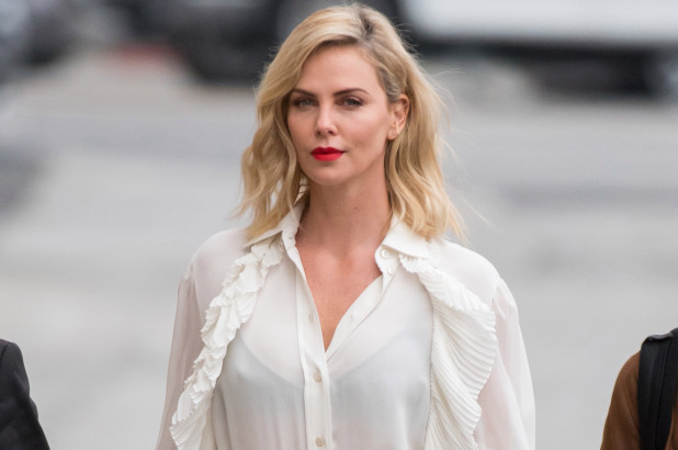 Đứng ở vị trí thứ 5 là nữ diễn viên kiêm nhà sản xuất phim người Mỹ gốc Nam Phi Charlize Theron. Cô bắt đầu trở nên nổi tiếng trên thế giới vào thập niên 1990 và đã nhận được nhiều giải thưởng trong sự nghiệp diễn xuất của mình. Ảnh: GC Images.