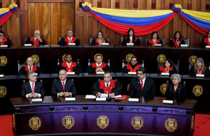 Ông Maduro có mặt tại Toà án Tối cao ở Caracas để tuyên thệ nhậm chức ngày 10/1.
