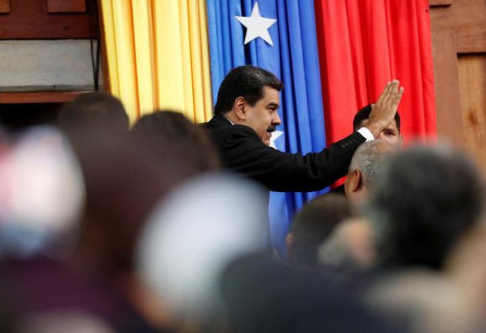Trước lễ tuyên thệ, Bộ trưởng Quốc phòng Vladimir Padrino Lopez khẳng định Quân đội Venezuela sẽ trung thành tuyệt đối với Tổng thống Maduro.