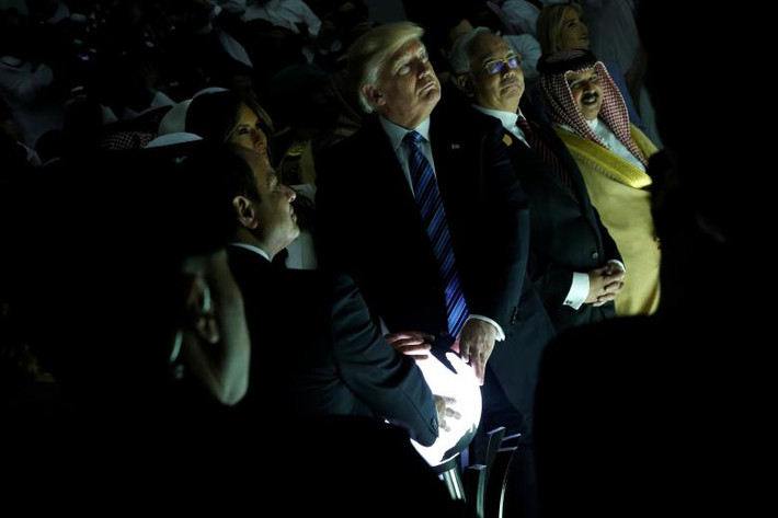 Tổng thống Trump trong chuyến thăm Riyadh, Saudi Arabia, ngày 21/5/2017.