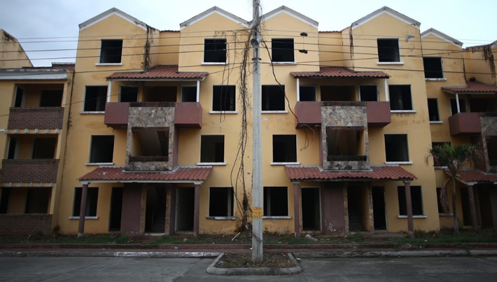 Toà nhà chung cư này hay còn gọi là Crazy House đã bị băng nhóm Barrio-18 chiếm quyền kiểm soát.