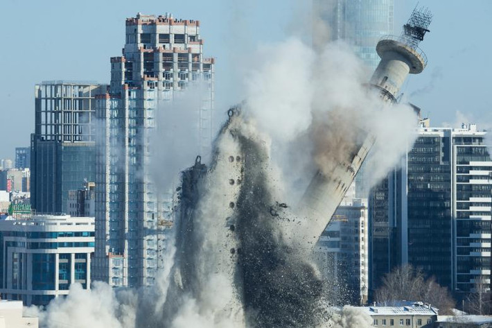 Tháp truyền hình bỏ hoang ở Yekaterinburg, Nga, bị phá dỡ hồi tháng 3/2018.