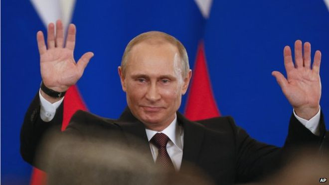 Phát ngôn viên của Điện Kremlin Dmitry Peskov cho biết trên kênh truyền hình Rossiya-1, Tổng thống Nga Vladimir Putin ăn mừng Năm mới 2019 cùng gia đình. Đây là điều mà nhà lãnh đạo Nga đã làm năm 2018. Ảnh: AP.