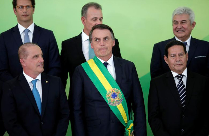 Tân Tổng thống Brazil Bolsonaro chụp ảnh cùng các thành viên nội các tại Dinh Planalto ngày 1/1.