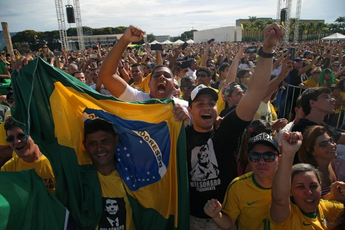 Hàng nghìn người dân Brazil hô vang “Thủ lĩnh đã tới” để thể hiện sự ủng hộ của họ đối với ông Bolsonaro.