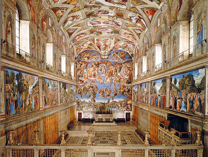Tờ Osservatore Romano – nhật báo Vatican ra đời cách đây 140 năm và được bổ sung những ấn phẩm ra hàng tuần in bằng 7 thứ tiếng. Mục đích chính của những ấn phẩm này không nhằm bán kiếm tiền mà nhằm quảng bá rộng khắp thông tin về hoạt động của Giáo hội và của Giáo hoàng Vatican