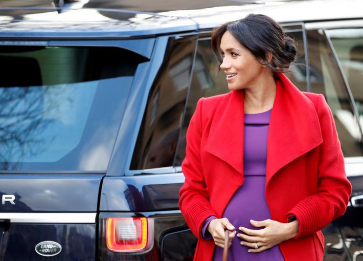 Công nương Meghan tới Quảng trưởng Hamilton ở Birkenhead ngày 14/1/2019.