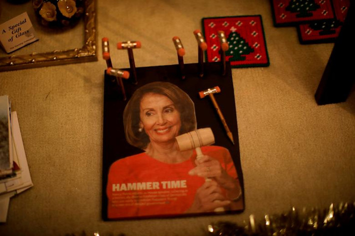 Bức ảnh Chủ tịch Hạ viện Mỹ Nancy Pelosi tại một cửa hàng bán đồ lưu niệm ở Wahsington ngày 11/1/2019.